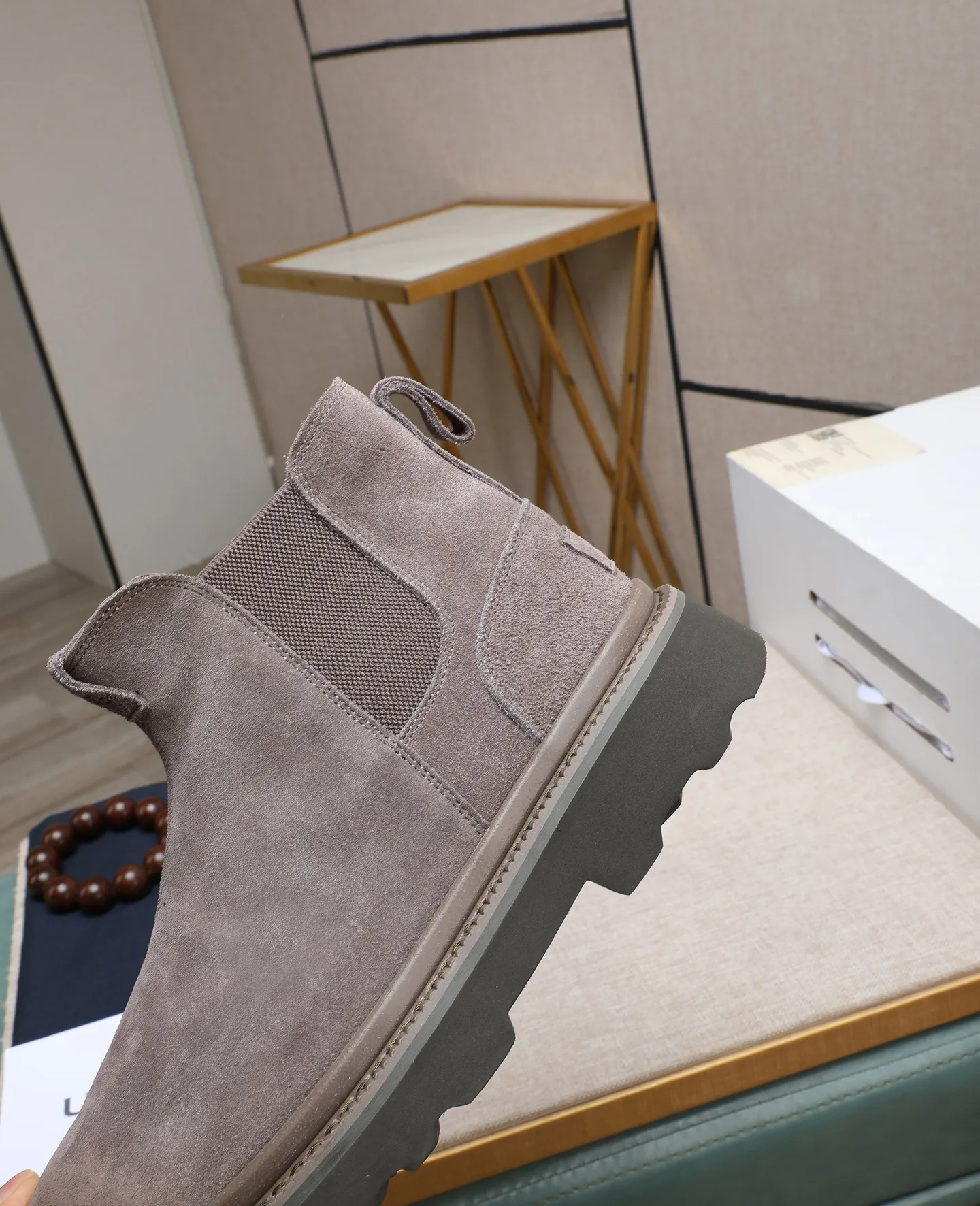 Men's shoes 💰640 (full genuine wool lining, 10% off for fake ones) Please pay attention to the quality of the original item and compare the thickness of the wool 🏮🏮 Popular UGG men's shoes from Australia's warm luxury brand, the official website is synchronized, Beckham men's style..., made of imported first-layer waxed cowhide, waxed toe cap, Australian real wool velvet lining Carefully sewn...Imported rubber Martin boots outsole (comfortable, soft, wear-resistant) The quality is really great...Exquisite workmanship, you won't be able to put it down at first sight, size 39-44 (customized in 45)